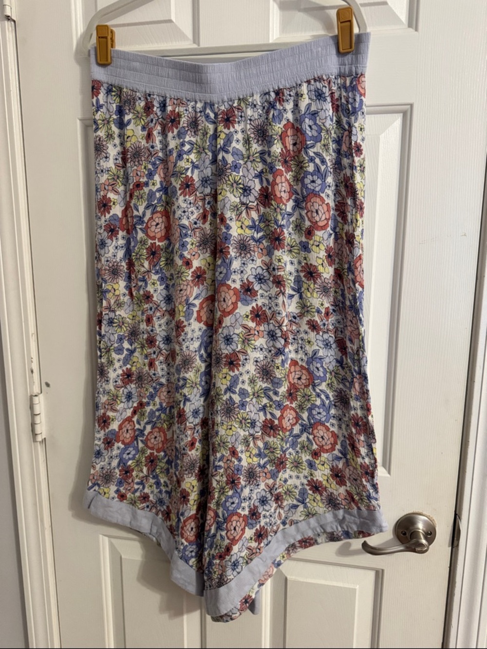 Adore Me Floral Wide-Leg Cropped Pants in Lavender and Multi